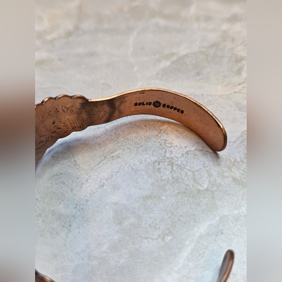 Vintage 70s Southwestern copper cuff - Picture 2 of 5